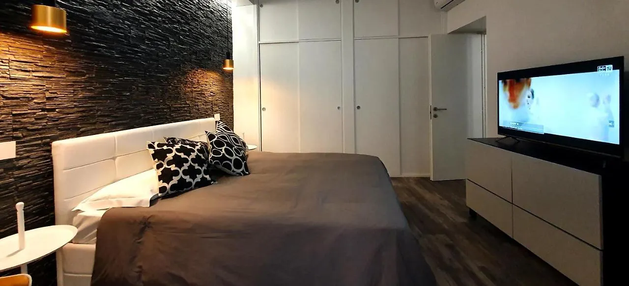 Space Suite Cagliari 0*,  Italie